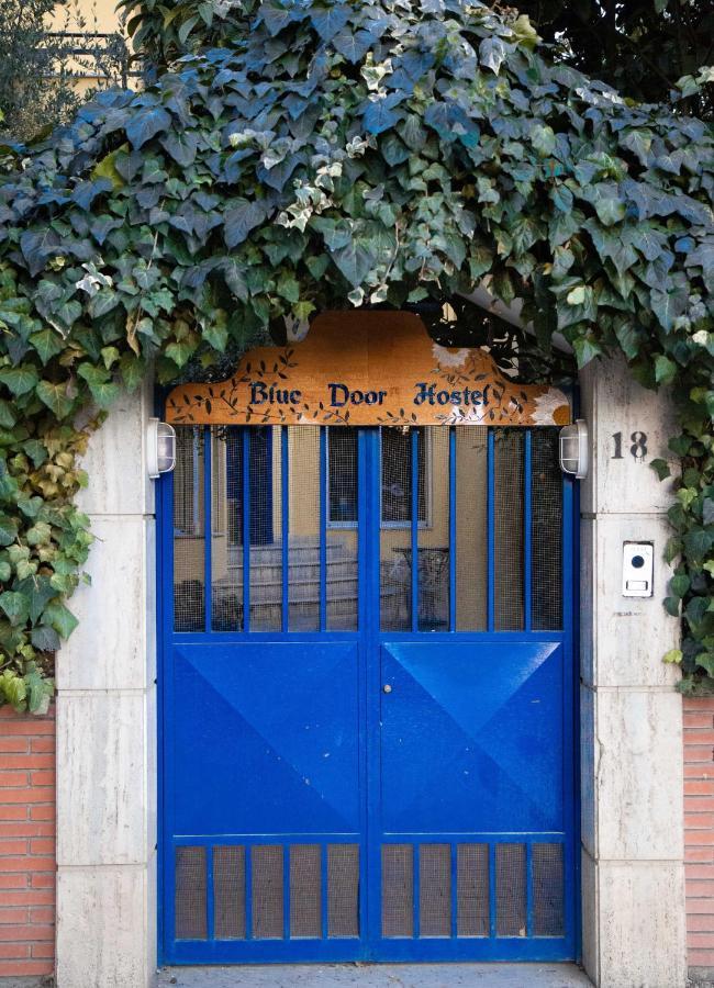 Blue Door Hostel Tirana Exterior foto